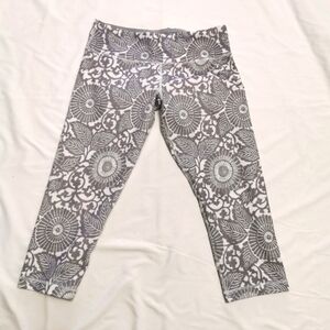Lululemon Grey White Floral Wunder Under Crop Leggings 10